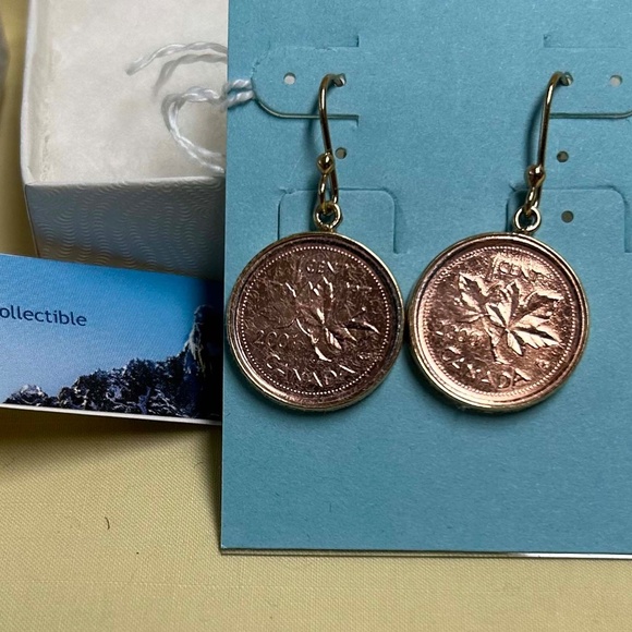 EARRINGS, GENUINE CANADIAN PENNIES, ON GOLD-TONE METAL, SHEPHERD'S HOOKS, - Picture 2 of 4